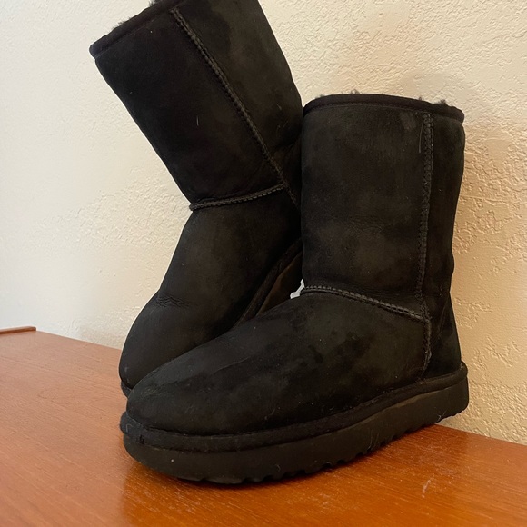 Ugg boot - classic short black size 8 - Picture 4 of 9
